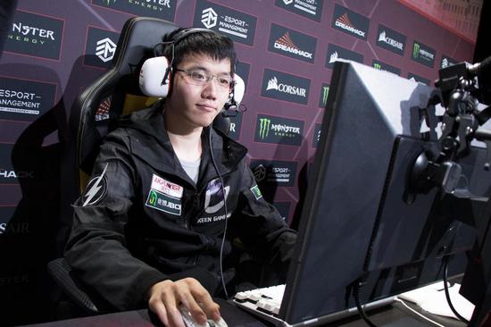 网易新作头号追击融合MOBA与射击玩法引发玩家热潮